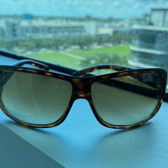 Gucci brown tortoise gold logo sunglasses